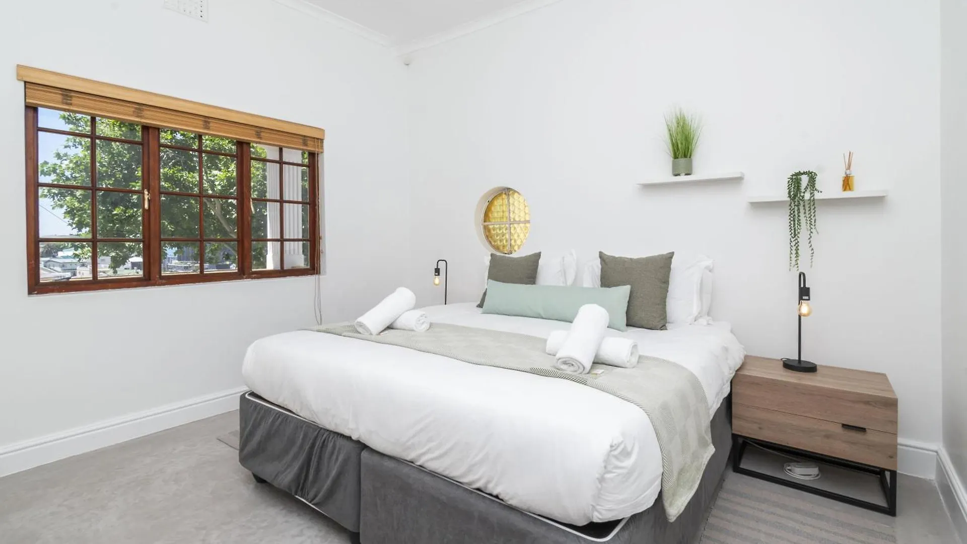 Vibrant 3-Bedroom In The Heart Of Bo-Kaap Cape Town 0*,