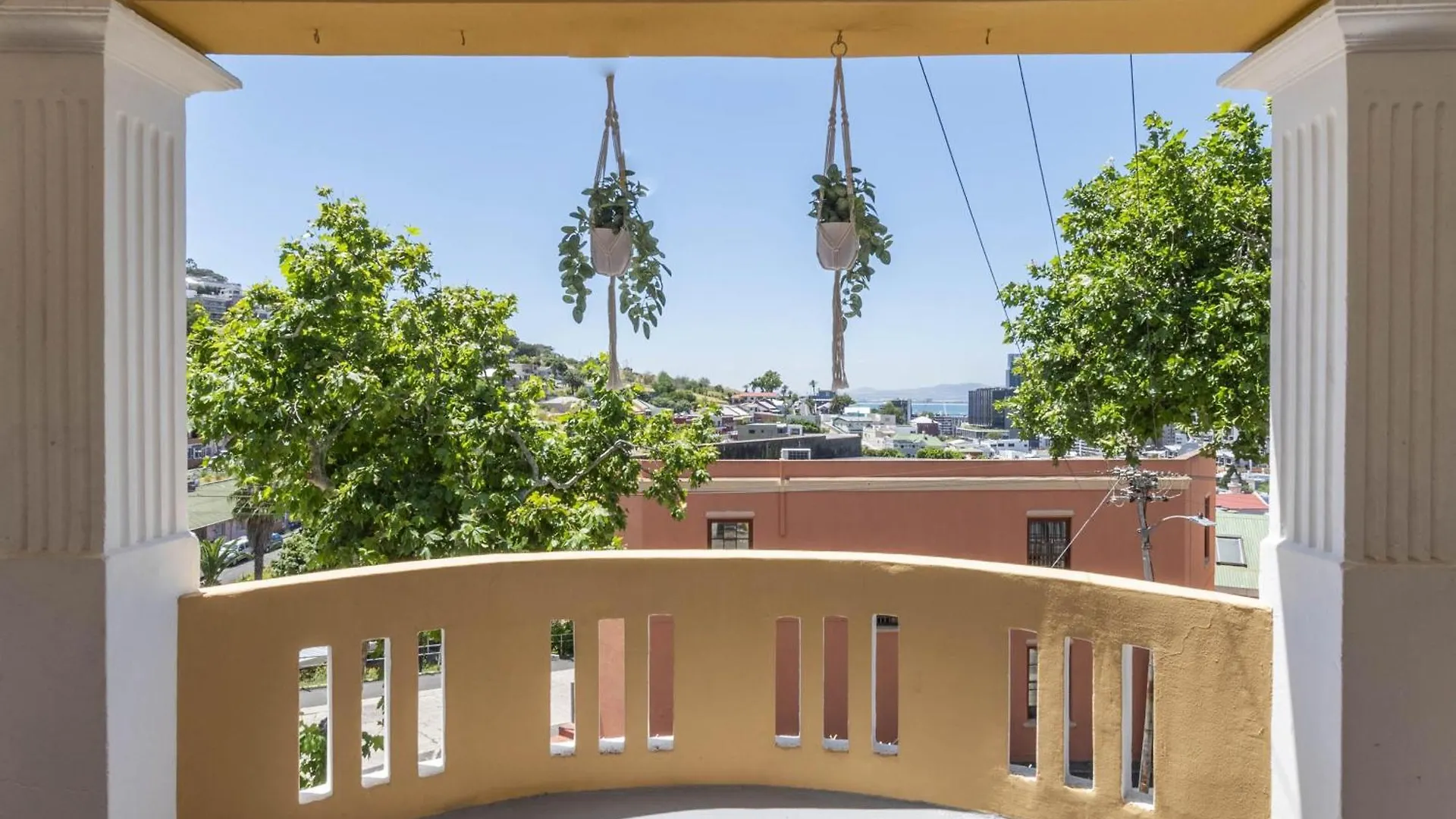 Vibrant 3-Bedroom In The Heart Of Bo-Kaap Cape Town